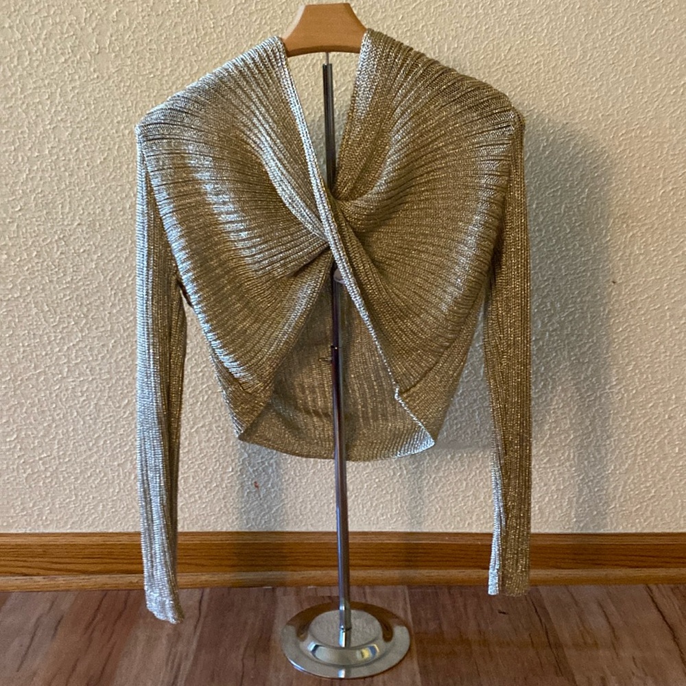 AKIRA Golden Front Twist Large Women’s Sweater